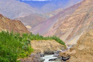 a river running through a canyon