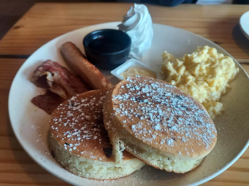 A plate of breakfast food